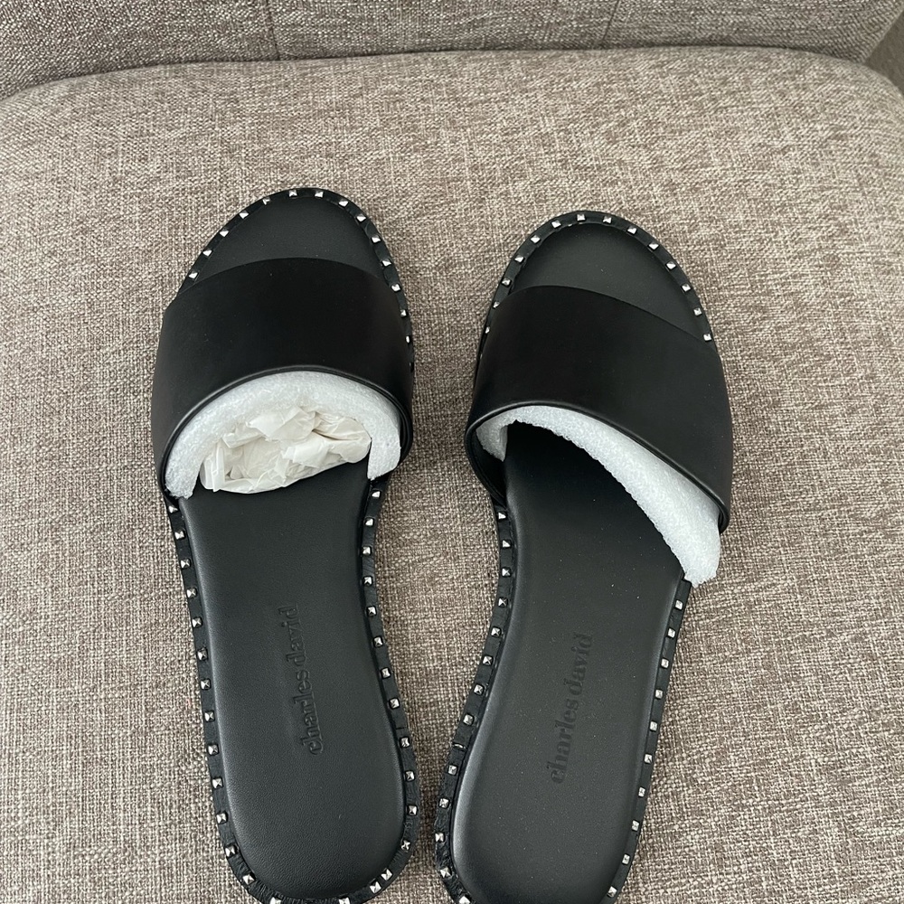 Charles David studded flat in Women’s size 7 Leather sandal - Picture 3 of 7